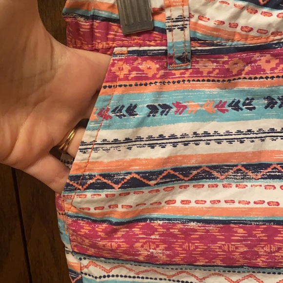 Printed shorts girls size 6 - Picture 2 of 5